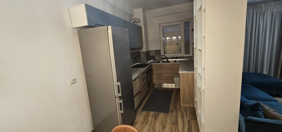 Tirane, jepet me qera apartament 2+1+Ballkon Kati 3, 105 m² 700 € (PARKU OLIMPIK)