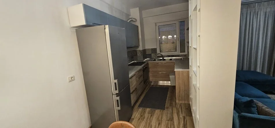 Tirane, jepet me qera apartament 2+1+Ballkon Kati 3, 105 m² 700 € (PARKU OLIMPIK)