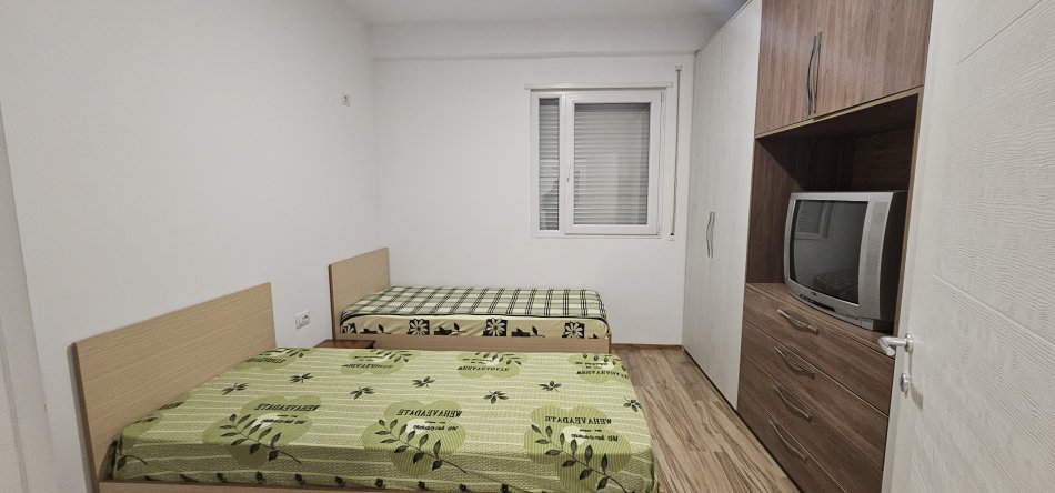 Tirane, jepet me qera apartament 2+1+Ballkon Kati 3, 105 m² 700 € (PARKU OLIMPIK)