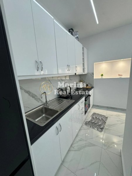 Tirane, jepet me qera apartament 1+1 Kati 9, 87 m² 900 € (Rruga Dibres)