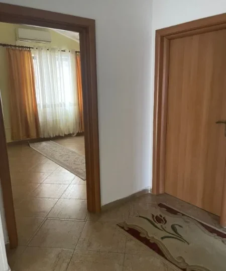 Tirane, jepet me qera apartament 3+1 , 141 m² 800 € (Komuna e Parisit)