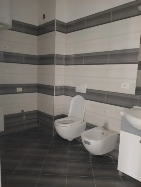 Tirane, shitet apartament 2+1+Aneks+Ballkon Kati 8, 101 m² 118.000 € (astir)