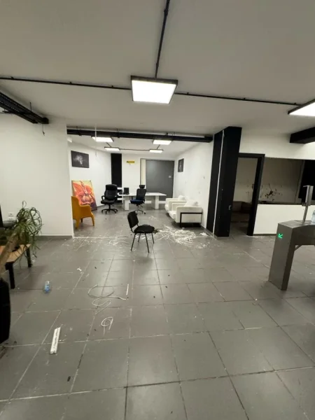 Tirane, jepet me qera ambjent biznesi Kati 0, 700 m² 5.000 € (RRUGA KOMUNA E PARISIT)