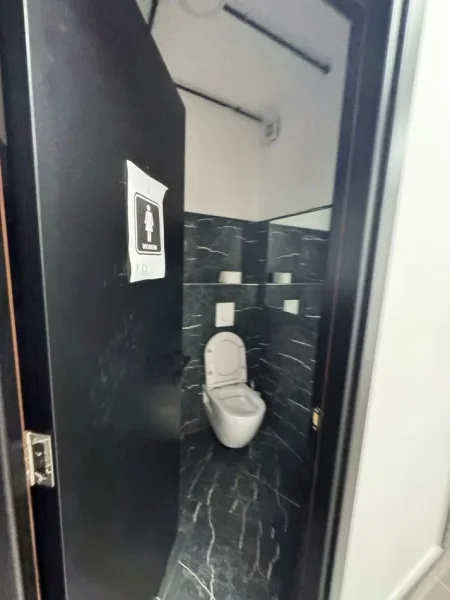 Tirane, jepet me qera ambjent biznesi Kati 0, 700 m² 5.000 € (RRUGA KOMUNA E PARISIT)