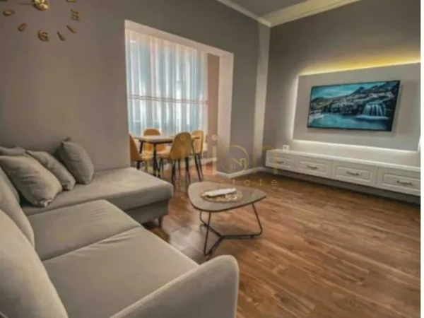 Tirane, shitet apartament 1+1 Kati 4, 126 m² 240.000 € (Brryli, Tirana, Albania)