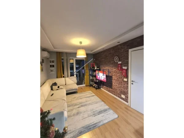 Tirane, shitet apartament 2+1+Ballkon Kati 4, 98 m² 285.000 € (Komuna e Parisit)