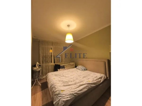 Tirane, shitet apartament 2+1+Ballkon Kati 4, 98 m² 285.000 € (Komuna e Parisit)