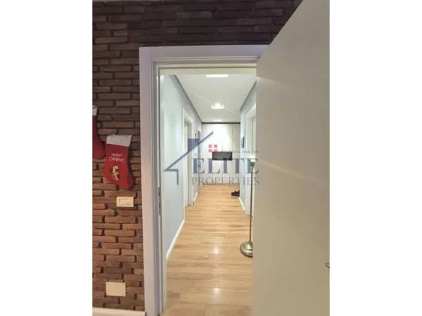 Tirane, shitet apartament 2+1+Ballkon Kati 4, 98 m² 285.000 € (Komuna e Parisit)