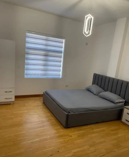 Tirane, jepet me qera apartament 2+1+Aneks+Ballkon Kati 1, 120 m² 500 € (ali demi)