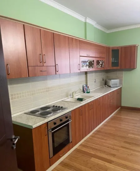 Tirane, jepet me qera apartament 2+1+Aneks+Ballkon Kati 1, 120 m² 500 € (ali demi)