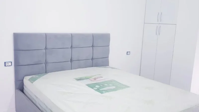 Tirane, jepet me qera apartament 1+1+Ballkon Kati 2, 60 m² 650 € (KOMUNA E PARISIT)