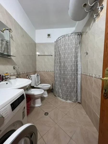 Tirane, shitet apartament 1+1+Ballkon Kati 8, 66 m² 150.000 € (Pazari i Ri)