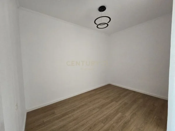 Tirane, shitet apartament 2+1+Ballkon Kati 7, 96 m² 148.000 € (LAPRAKE)