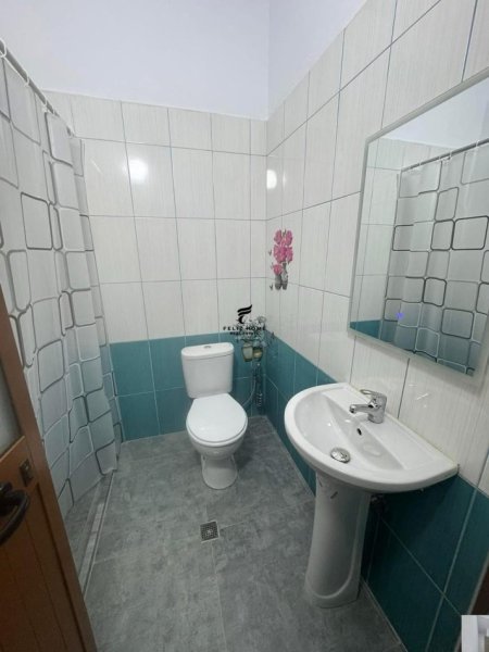 Tirane, jepet me qera apartament 2+1+Ballkon Kati 5, 95 m² 700 € (QENDER)