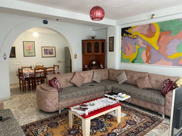 Tirane, jepet me qera Vile 2+1+Ballkon Kati 1, 131 m² 650 € (Rruga Asim Vokshi)