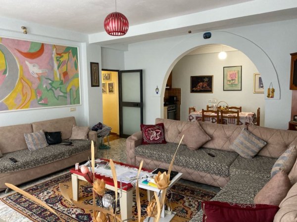 Tirane, jepet me qera Vile 2+1+Ballkon Kati 1, 131 m² 650 € (Rruga Asim Vokshi)