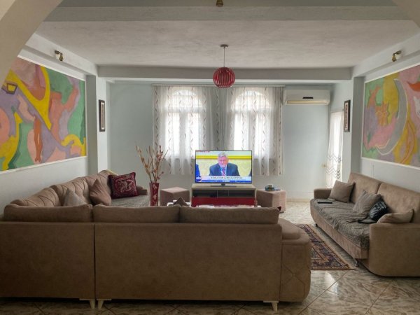 Tirane, jepet me qera Vile 2+1+Ballkon Kati 1, 131 m² 650 € (Rruga Asim Vokshi)