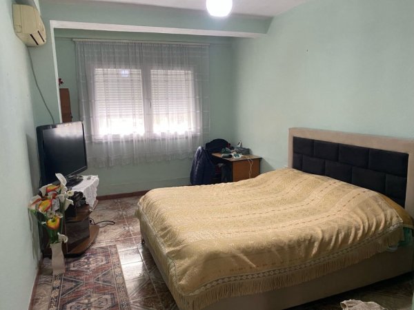 Tirane, jepet me qera Vile 2+1+Ballkon Kati 1, 131 m² 650 € (Rruga Asim Vokshi)