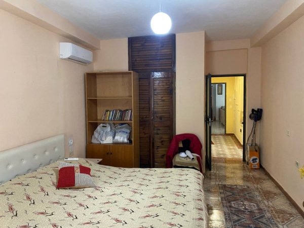 Tirane, jepet me qera Vile 2+1+Ballkon Kati 1, 131 m² 650 € (Rruga Asim Vokshi)