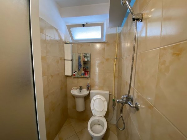 Tirane, jepet me qera Vile 2+1+Ballkon Kati 1, 131 m² 650 € (Rruga Asim Vokshi)