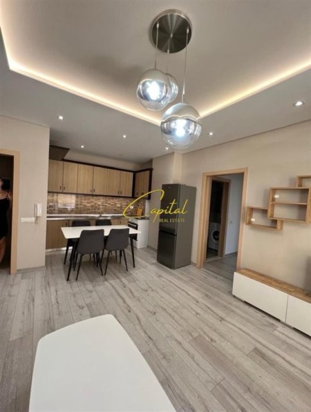 Tirane, jepet me qera apartament 2+1 Kati 4, 105 m² 500 € (ASTIR)