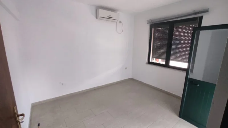 Tirane, jepet me qera zyre Kati 2, 115 m² 1.000 € (Brryli, Rruga Bardhyl)