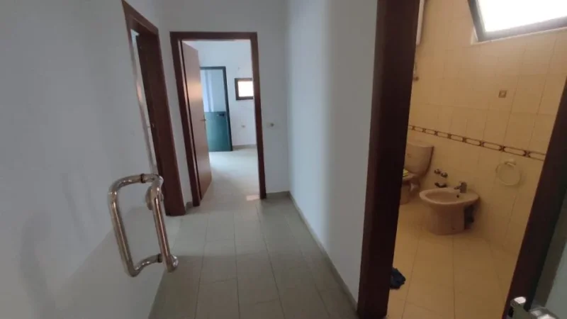 Tirane, jepet me qera zyre Kati 2, 115 m² 1.000 € (Brryli, Rruga Bardhyl)