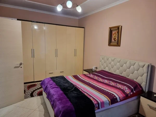 Tirane, jepet me qera apartament 2+1+Ballkon Kati 4, 80 m² 470 € (ASTIR)