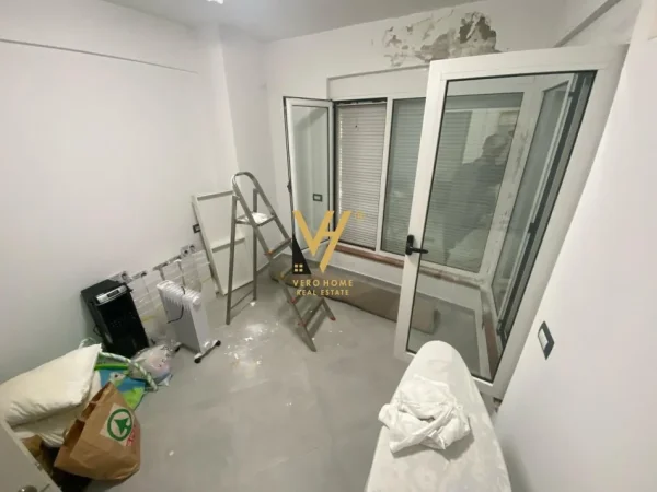 Tirane, jepet me qera apartament 3+1+Ballkon Kati 2, 130 m² 1.200 € (KODRA DIELLIT 1)