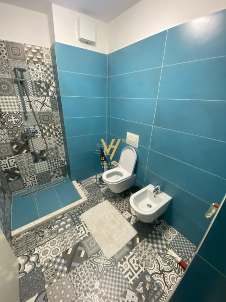Tirane, jepet me qera apartament 3+1+Ballkon Kati 2, 130 m² 1.200 € (KODRA DIELLIT 1)