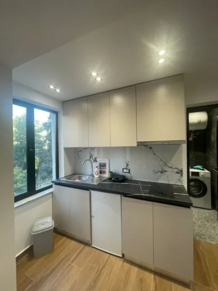 Tirane, shitet garsonier 1+1 Kati 3, 100 m² 330.000 € (Bllok)