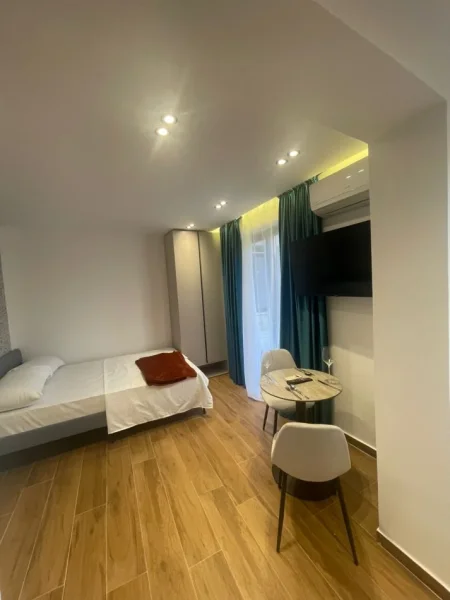 Tirane, shitet garsonier 1+1 Kati 3, 100 m² 330.000 € (Bllok)