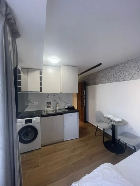 Tirane, shitet garsonier 1+1 Kati 3, 100 m² 330.000 € (Bllok)