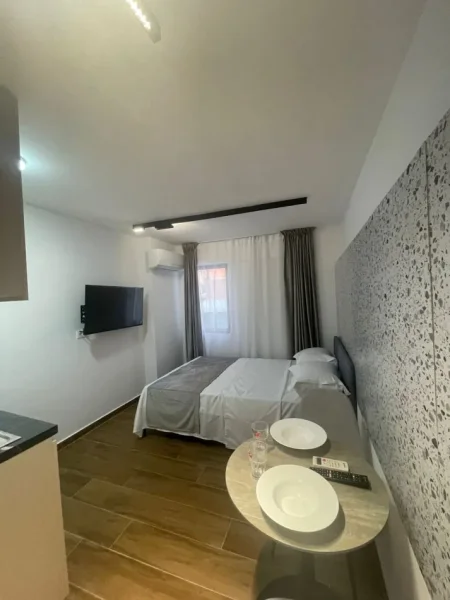Tirane, shitet garsonier 1+1 Kati 3, 100 m² 330.000 € (Bllok)