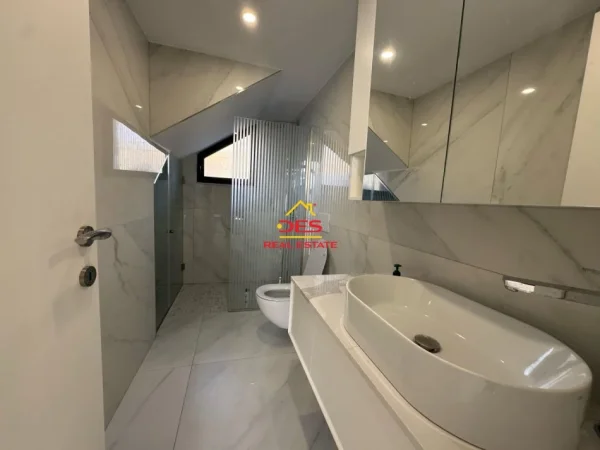 Vlore, shitet apartament duplex 2+1 Kati 0, 138 m² (Radhimë)