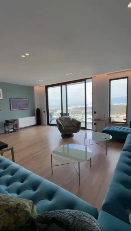 Tirane, jepet me qera Vile 3 Katshe Kati 4, 900 m² 6.500 € (LIQENI I THATE)