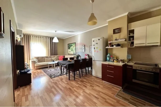 Tirane, shitet apartament 1+1+Ballkon Kati 4, 73 m² 95.000 € 