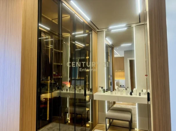 Tirane, shitet Vile 3+1+Aneks+Ballkon Kati 2, 271 m² 1.000.000 € (Qendra Tregtare TEG)