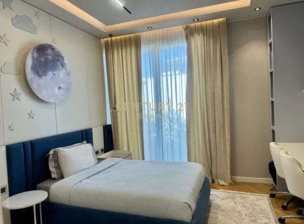 Tirane, shitet Vile 3+1+Aneks+Ballkon Kati 2, 271 m² 1.000.000 € (Qendra Tregtare TEG)