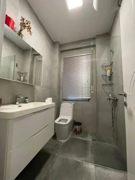 Tirane, jepet me qera apartament 1+1+Ballkon Kati 3, 60 m² 550 € (5 Maji)