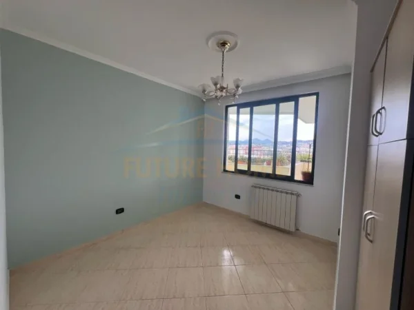 Tirane, jepet me qera apartament 2+1 Kati 8, 121 m² 650 € (Ish Ekspozita)