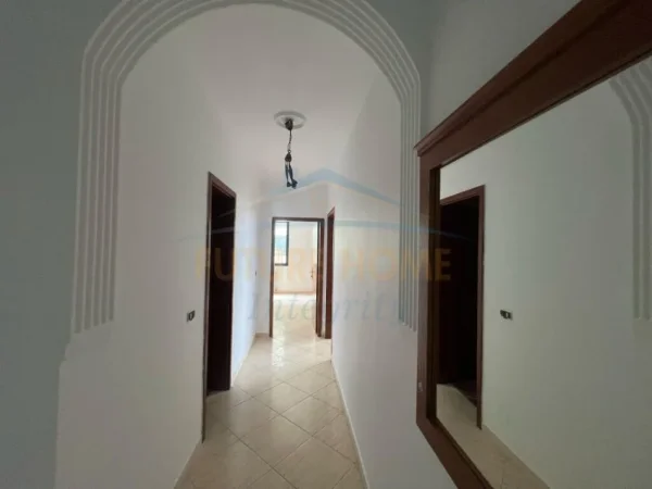 Tirane, jepet me qera apartament 2+1 Kati 8, 121 m² 650 € (Ish Ekspozita)