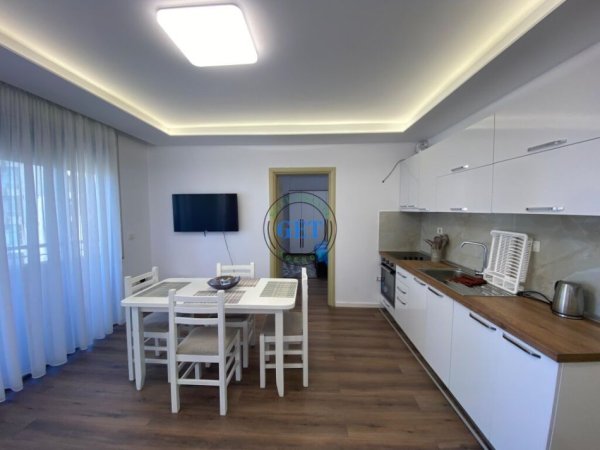 Durres, jepet me qera apartament 1+1 Kati 7, 70 m² 350 € (Shkembi i Kavajes)