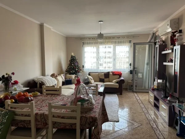 Tirane, jepet me qera apartament 2+1 Kati 2, 95 m² 600 € (Liqeni i Thate)