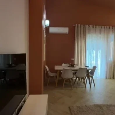 Tirane, jepet me qera apartament 2+1+Ballkon Kati 4, 100 m² 800 € (Liqeni i Thate)