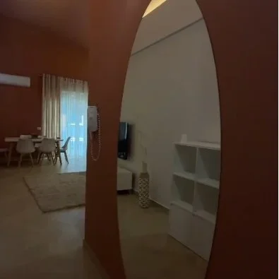 Tirane, jepet me qera apartament 2+1+Ballkon Kati 4, 100 m² 800 € (Liqeni i Thate)