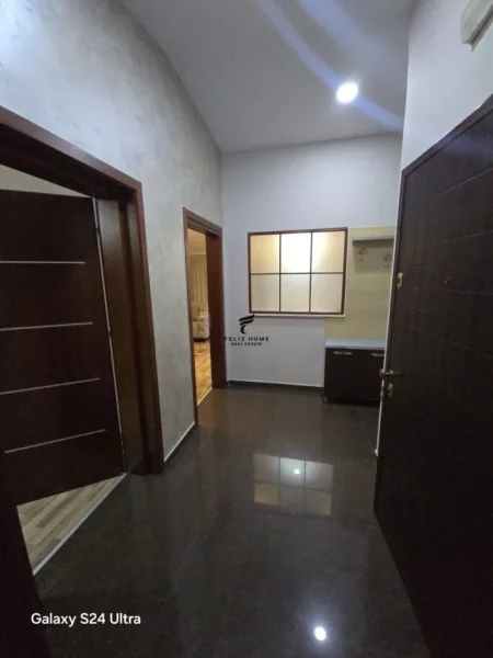 Tirane, jepet me qera apartament 1+1+Ballkon Kati 4, 73 m² 650 € (BLLOK)