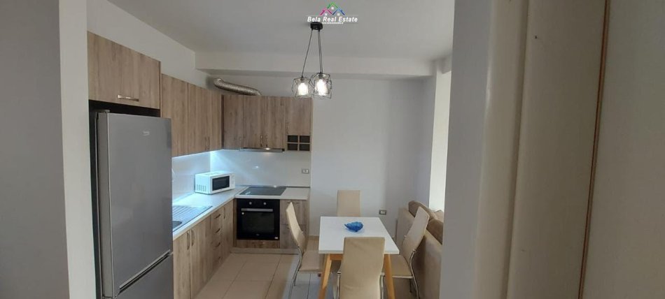 Tirane, jepet me qera apartament 1+1+Ballkon Kati 8, 68 m² 550 € (selvia)