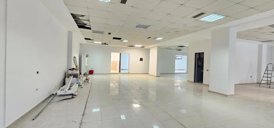 Tirane, jepet me qera ambjent biznesi Kati 0, 275 m² 3.200 € (komuna e parisit)