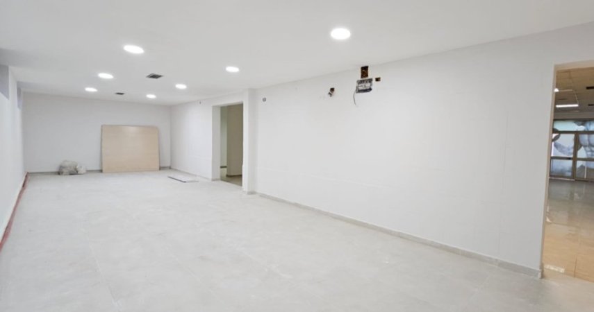 Tirane, jepet me qera ambjent biznesi Kati 0, 275 m² 3.200 € (komuna e parisit)